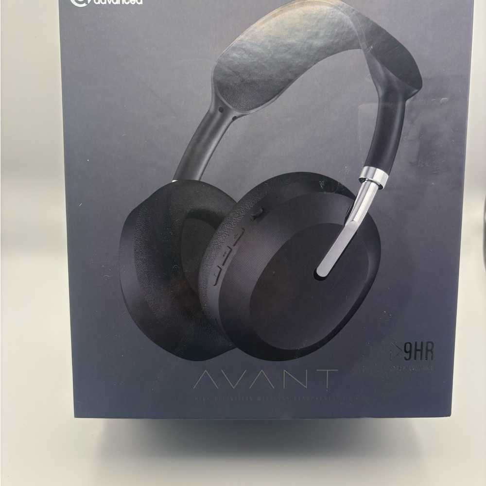 Avant Over-Ear Headphones — Black